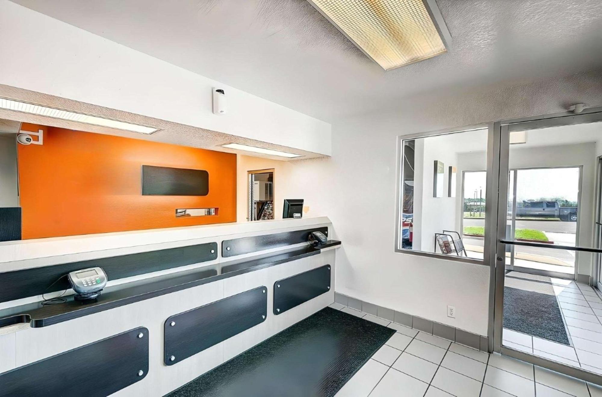 Park Inn By Radisson, Thornton Extérieur photo
