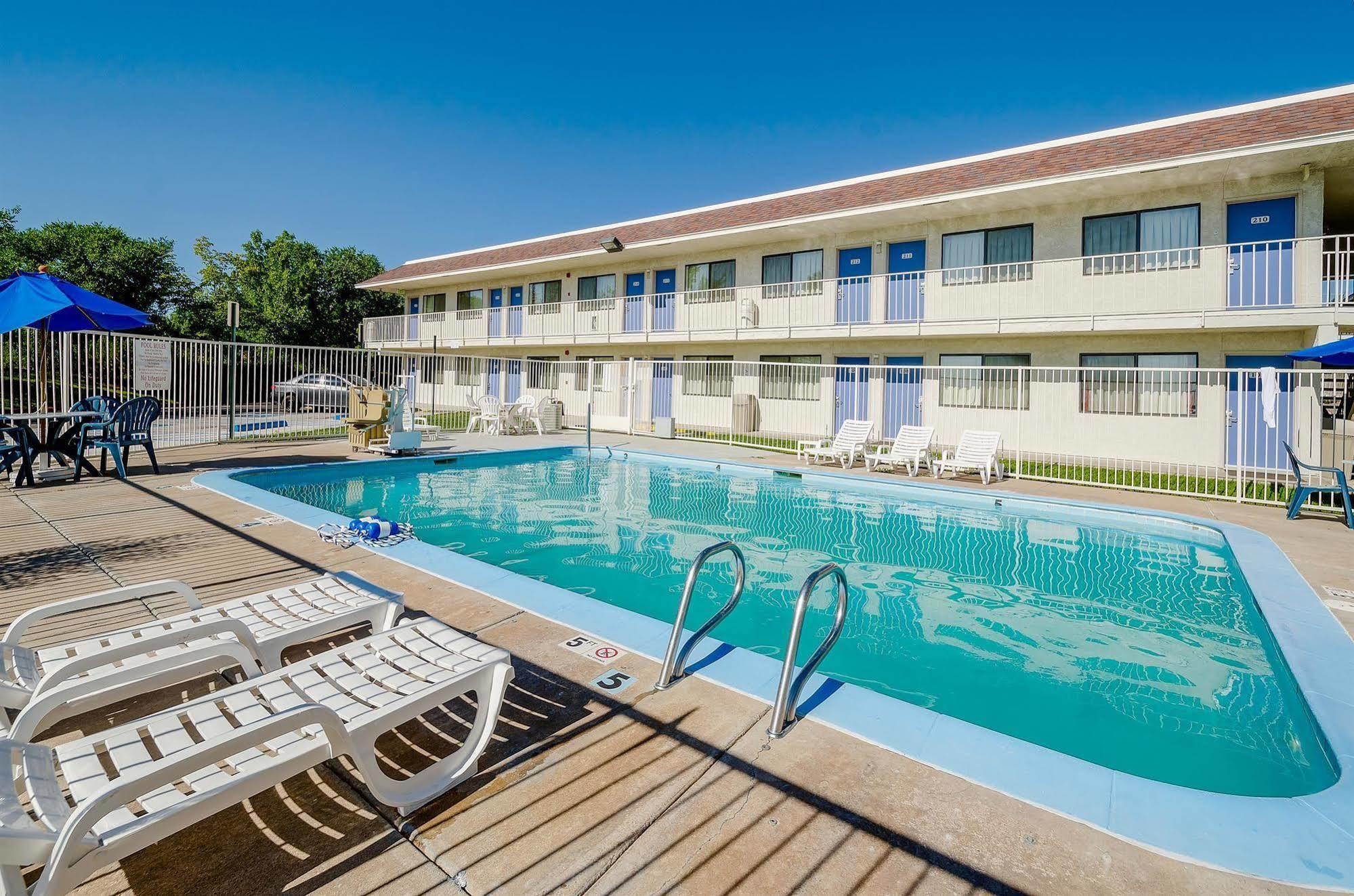 Park Inn By Radisson, Thornton Extérieur photo